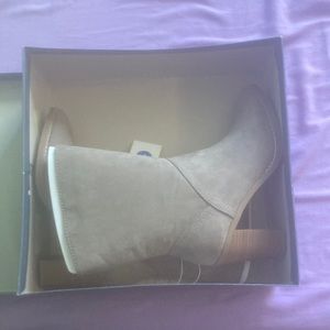 Universal Thread Boots Size 7